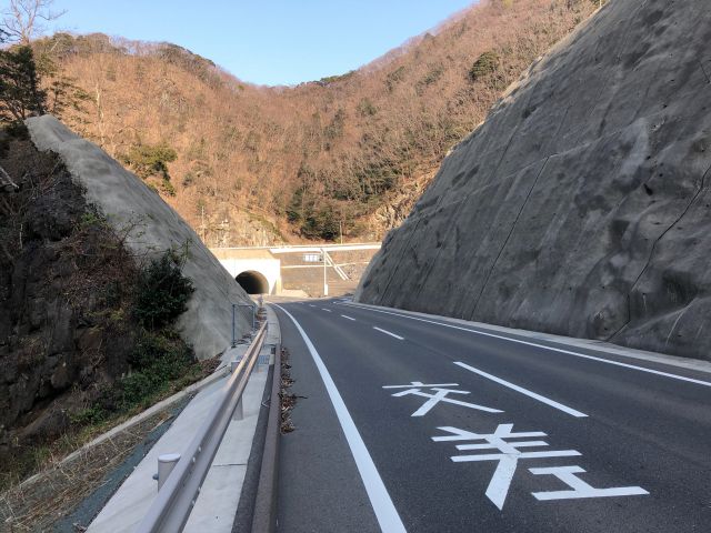 上県町のトンネル